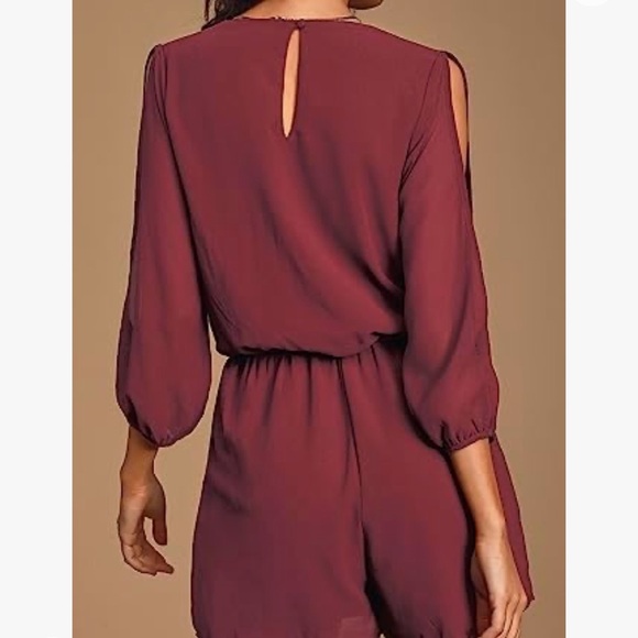 Lulu’s NWT Maroon Short Romper with 3/4 Keyhole Sleeves size M - Picture 2 of 14
